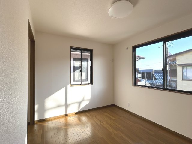 【商談中】リフォーム済中古戸建　不破郡垂井町綾戸　平成7年築の洋室|2階洋室