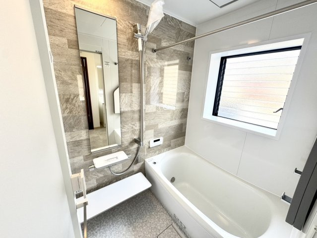 岡山市北区御津高津　中古戸建の浴室|ほっカラリ床のTOTO製ユニットバス新設。