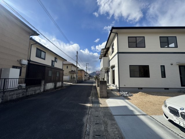 岡山市北区御津高津　中古戸建の前面道路含む現地写真