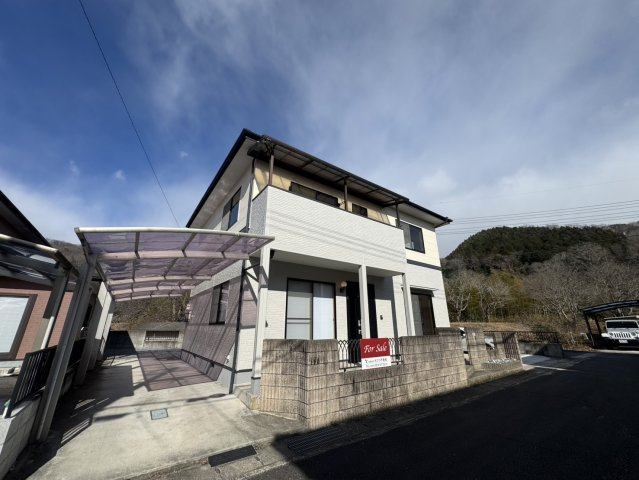 岡山市北区御津高津　中古戸建の外観|駐車スペース5台分あります。