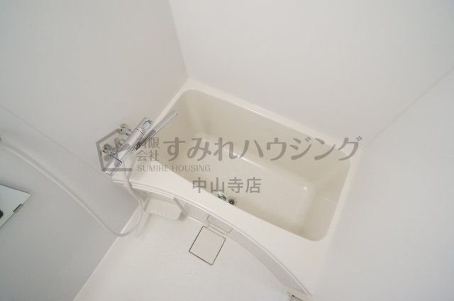 ドミール中山の浴室