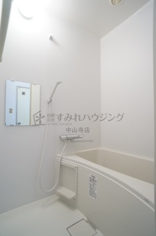 ドミール中山の浴室