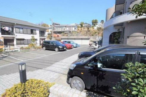 アルモニューズの駐車場|★お問い合わせはWはうすまで♪