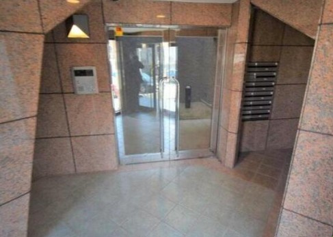 アルモニューズのエントランス|お問い合わせはWはうすまで♪