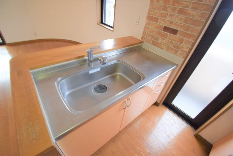 アルモニューズのキッチン|お問い合わせはWはうすまで♪