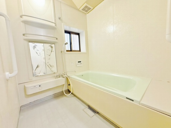 尼崎市大島１丁目　中古戸建の浴室|お風呂で日々の疲れを落としましょう