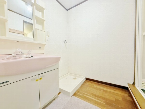 尼崎市大島１丁目　中古戸建の独立洗面台|使いやすい独立洗面台です