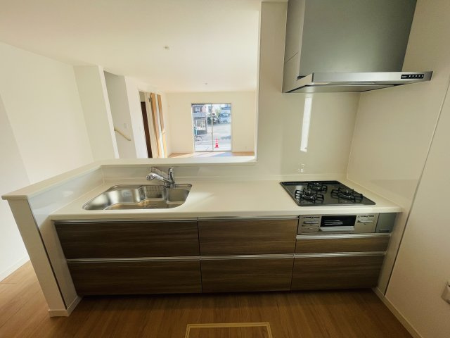 名古屋市下之一色町8期｜名古屋市の戸建ならホームアップの居間・リビング|【売主施工例】南から陽射しが入り明るいリビング