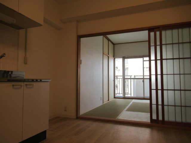 ハーバーランド神戸駅前１ＤＫの居間・リビング|ゆったりとした居間です