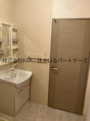 【独立洗面台】 | マーサ・リヴェール2 | 独立洗面台、小物を置くことができて便利です