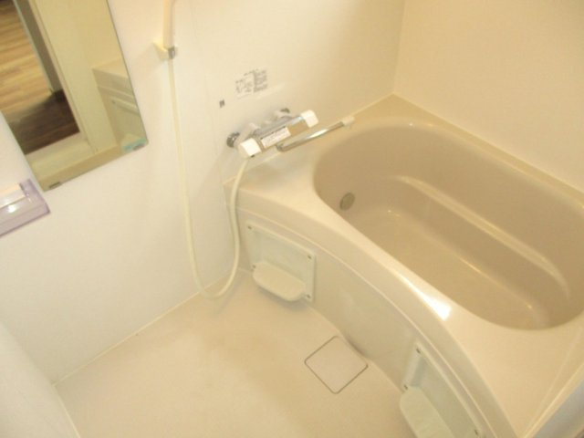 ヴィラフォーレＥの浴室