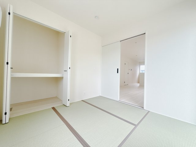 【新築戸建】玉村町板井23-1期の和室|■1階和室（1号棟）｜のんびりと落ち着きのある和室は、客間やお子様のお昼寝スペースとしても活躍します。