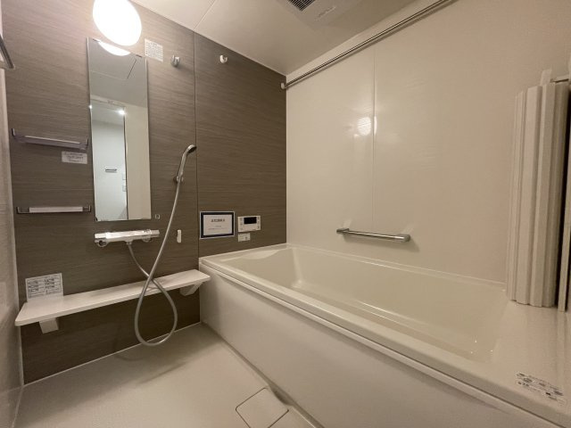 D-room沢野南の浴室