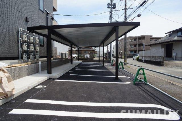 クルール東野の駐車場