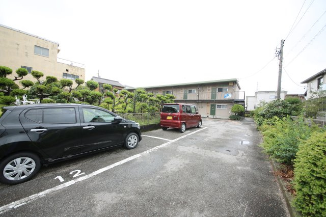 コーポ６５の駐車場