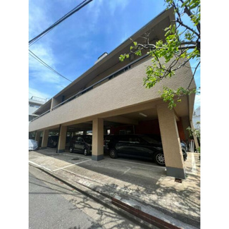 【外観】 | 鉄筋コンクリート造のがっちりとした建物。
