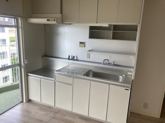 すずらん台コートのキッチン|コンロ設置可能な広めのキッチン