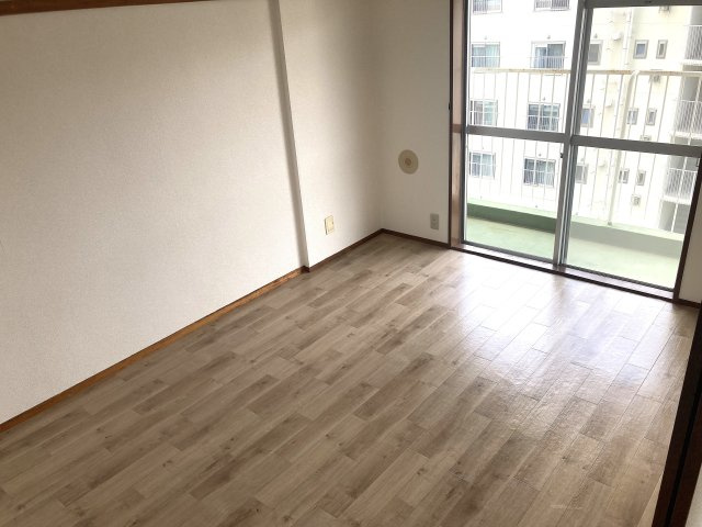 すずらん台コートの周辺|洋室も綺麗なフローリング