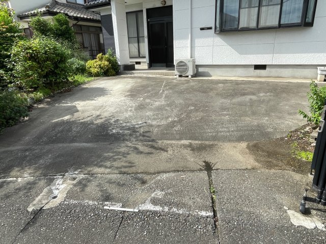 藤岡市藤岡　中古1580の駐車場