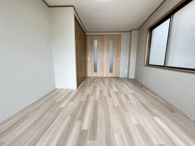 新栄プロパティー北野田Ⅱの洋室