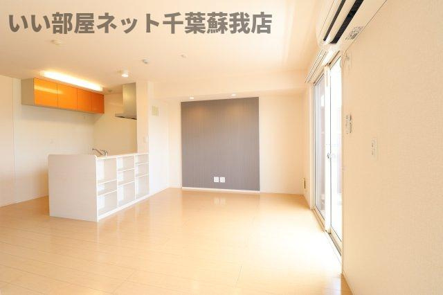 ファミーユの居間・リビング|ゆったりとした居間です