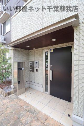 ファミーユのエントランス|安心オートロック付き！