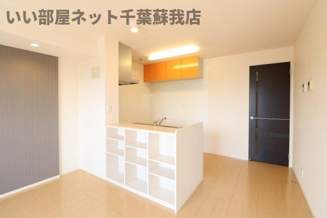 ファミーユの居間・リビング|ゆったり過ごせる居間です