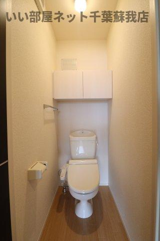 ファミーユのトイレ|落ち着いた色調のトイレです