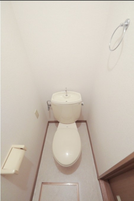 メゾンニシザのトイレ|ゆったりとした空間のトイレです