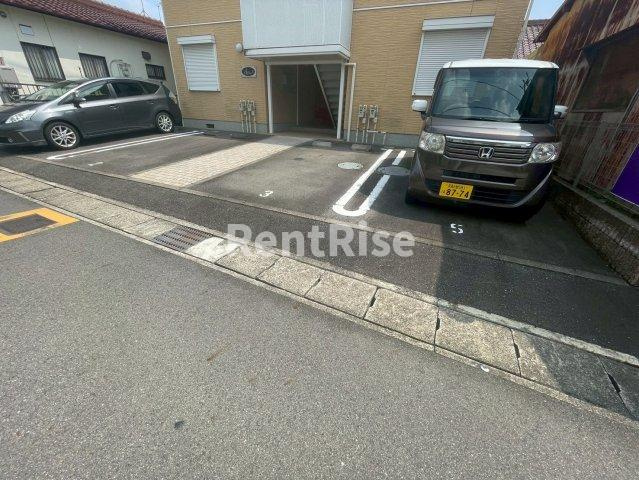アクシスⅡの駐車場