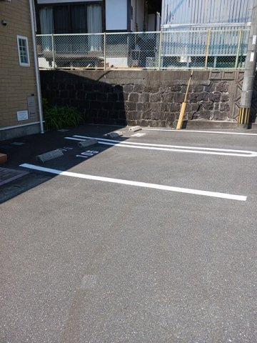 シャルマンコートの駐車場