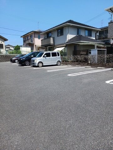 シャルマンコートの駐車場