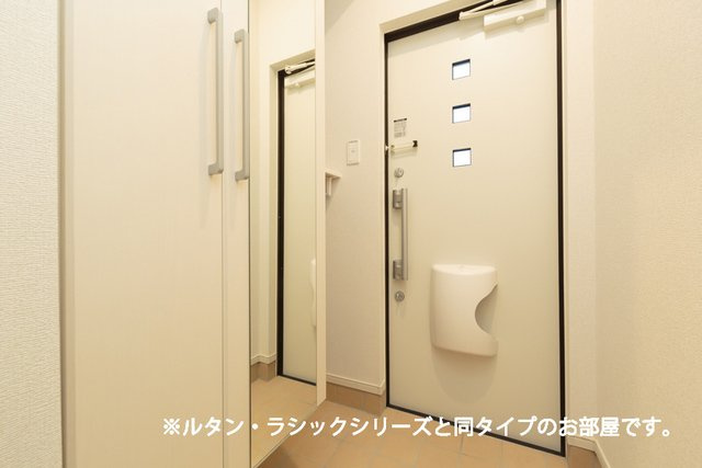 メゾンラペーシュの玄関