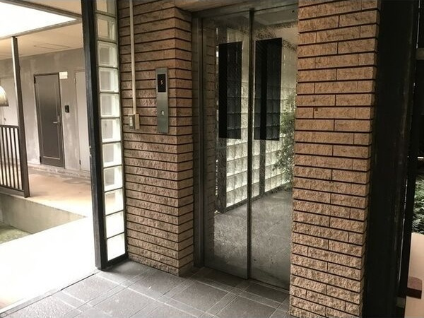 メロディーハイム淡路のエントランス