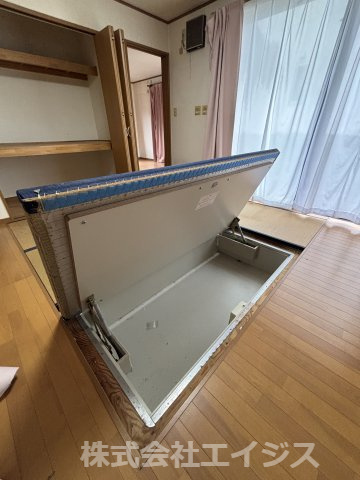 八代市鷹辻町中古平屋戸建の収納|畳の下は収納スペースになっています。
