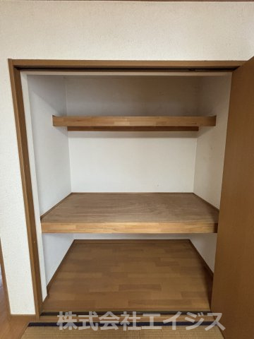 八代市鷹辻町中古平屋戸建の収納|リビングの収納です。