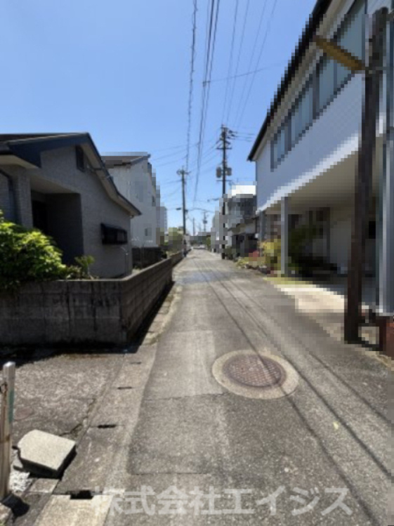 八代市鷹辻町中古平屋戸建の前面道路含む現地写真