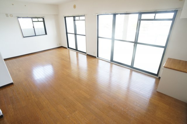 ボヌールソシアの居間・リビング|参考、同建物・反転間取りの号室