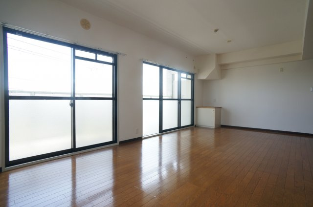 ボヌールソシアの居間・リビング|参考、同建物・反転間取りの号室