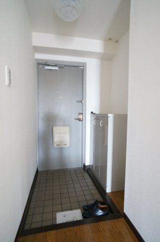 ボヌールソシアの玄関|参考、同建物・反転間取りの号室