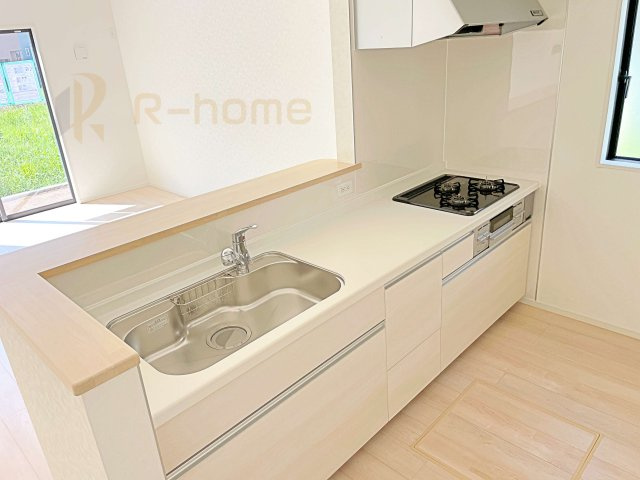 つくば市中別府第1　新築戸建て　1号棟のキッチン|料理をしながら家族とコミュニケーションが取れる対面式システムキッチン。