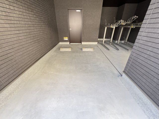 エヌエムキャトフヴァントゥレーズの駐車場