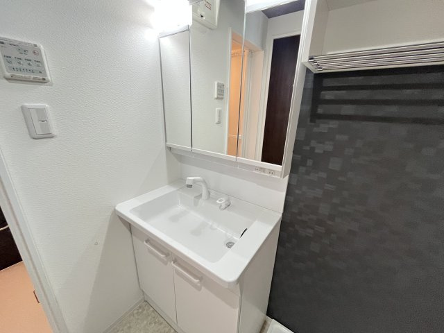 エヌエムキャトフヴァントゥレーズの独立洗面台