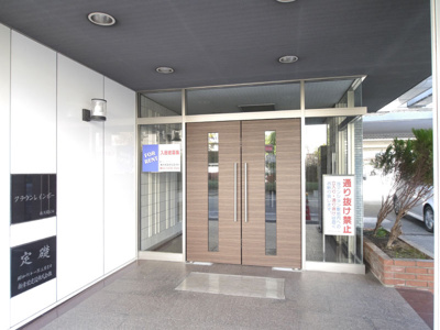 【エントランス】 | クラウンレインボー | 清潔なエントランスです