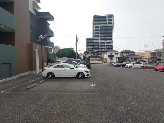 第二大徳マンションの駐車場