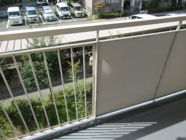 兵庫県公社　伊丹鴻池　９B号棟のバルコニー|陽当たり良好なバルコニーです