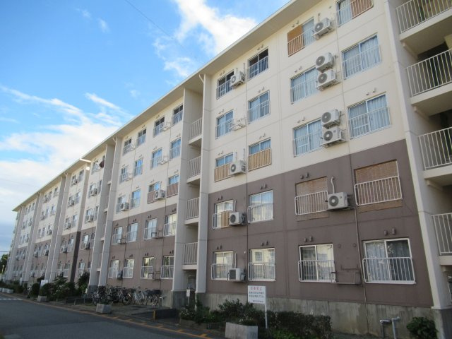 兵庫県公社　伊丹鴻池　９B号棟の外観|おしゃれな外観です