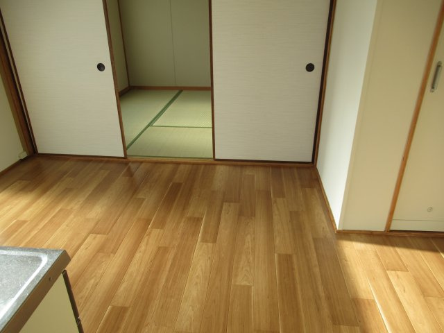 兵庫県公社　伊丹鴻池　５B号棟の居間・リビング|おしゃれな居間です