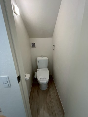 堺市東区北野田新築戸建て　2号棟のトイレ