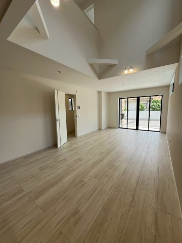 堺市東区北野田新築戸建て　2号棟の居間・リビング